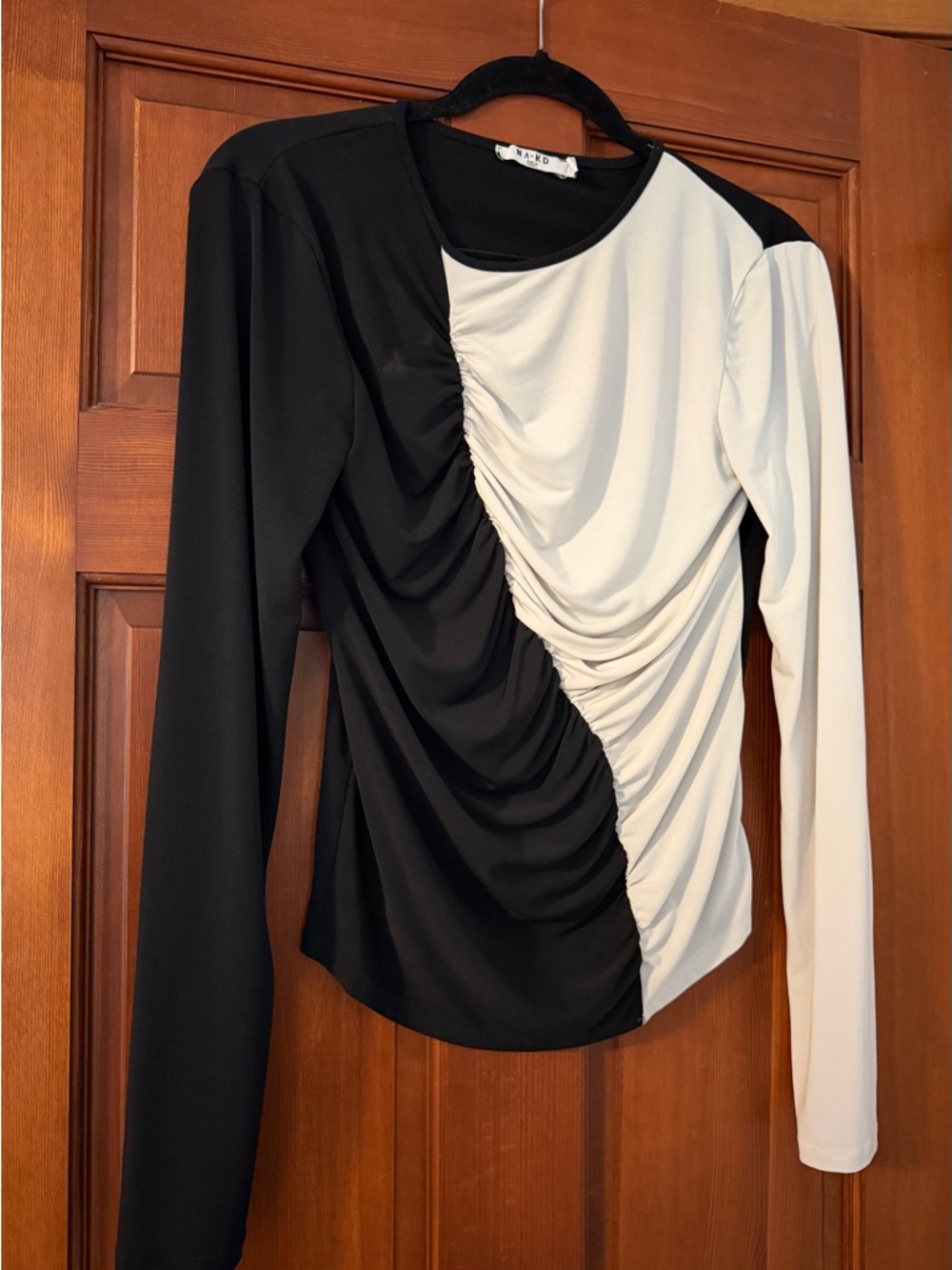 Asymmetrical Black & White Ruched Long Sleeve Top (Swedish)